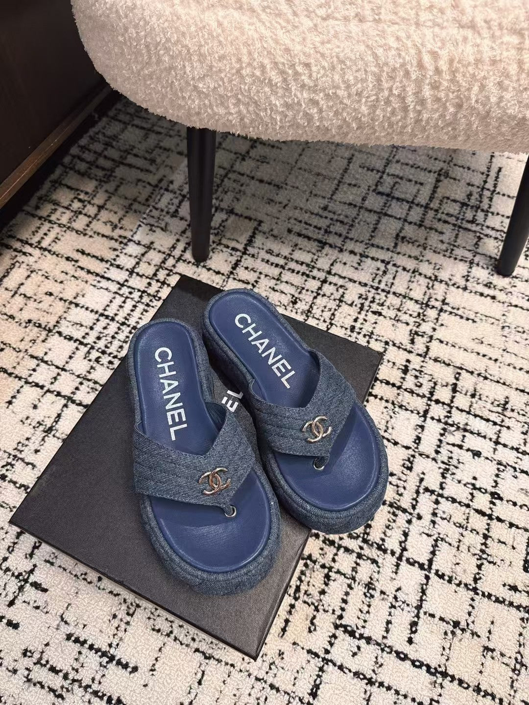 THICK-SOLED THONG SLIPPERS IN NAVY BLUE DENIM - 35