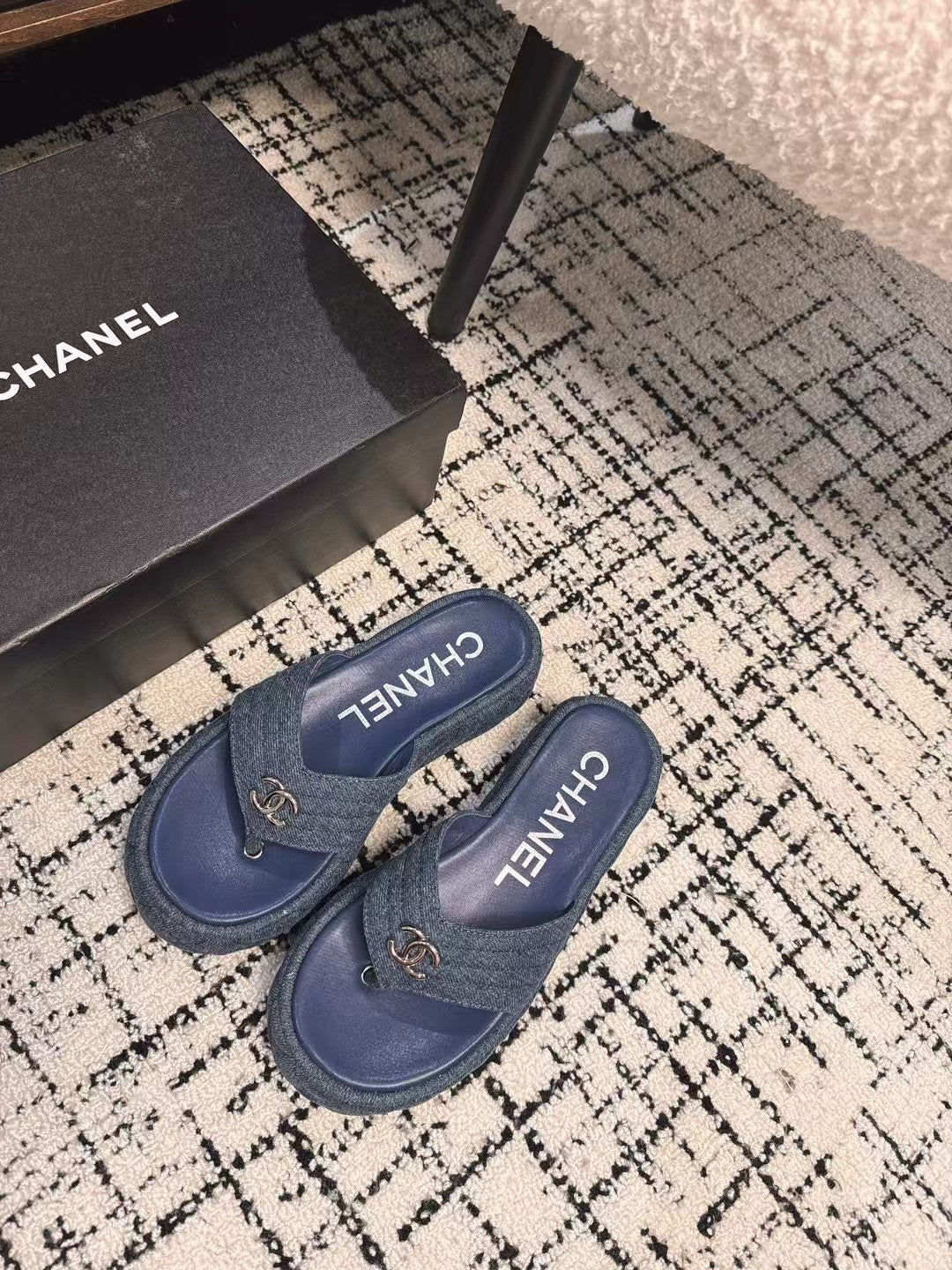 THICK-SOLED THONG SLIPPERS IN NAVY BLUE DENIM - 35