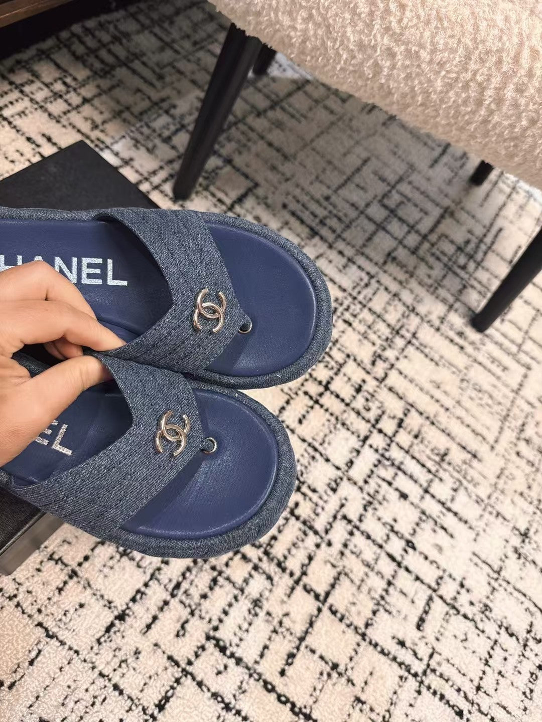 THICK-SOLED THONG SLIPPERS IN NAVY BLUE DENIM - 35