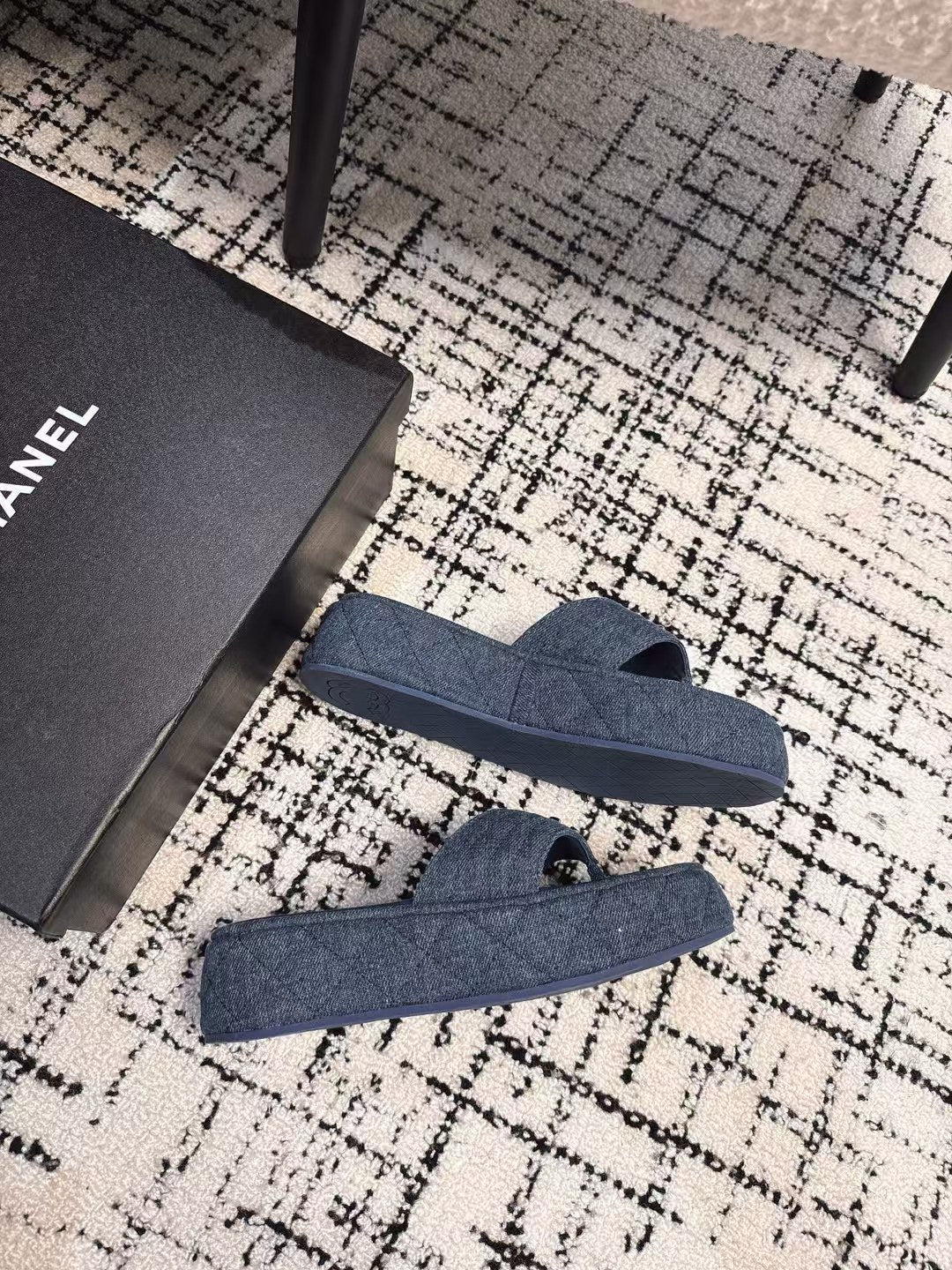 THICK-SOLED THONG SLIPPERS IN NAVY BLUE DENIM - 35