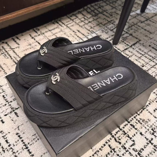 THICK-SOLED THONG SLIPPERS IN BLACK DENIM - 35