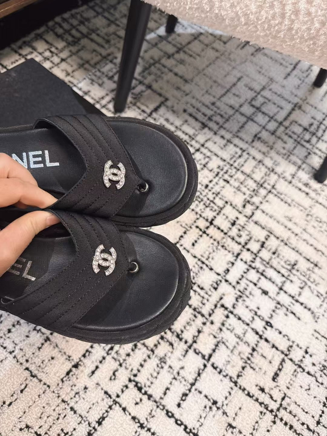 THICK-SOLED THONG SLIPPERS IN BLACK DENIM - 35