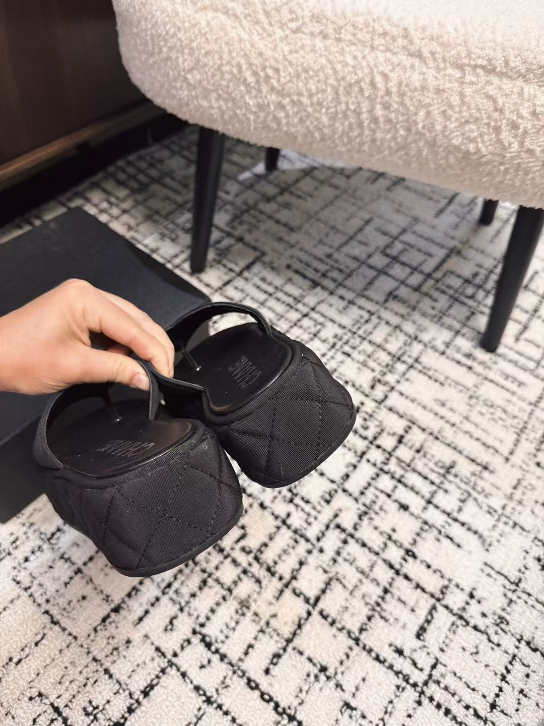 THICK-SOLED THONG SLIPPERS IN BLACK DENIM - 35
