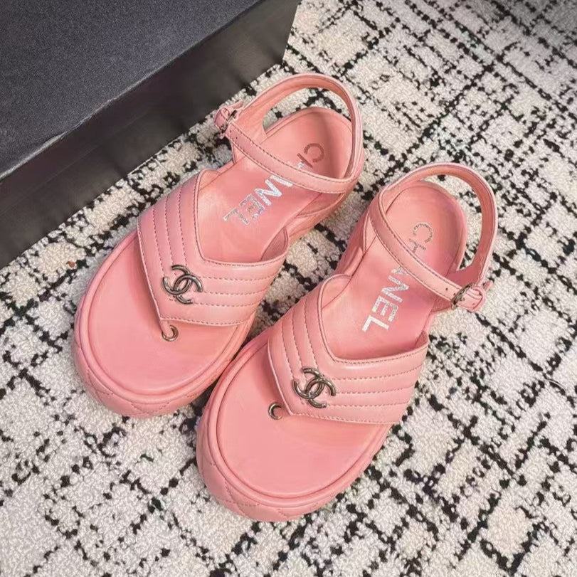 THICK-SOLED THONG SANDAL IN BRIGHT PINK LAMBSKIN - 35