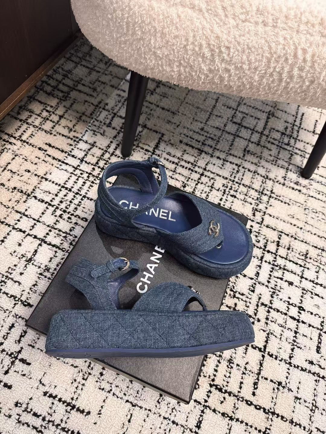 THICK-SOLED THONG SANDAL IN NAVY BLUE DENIM - 35