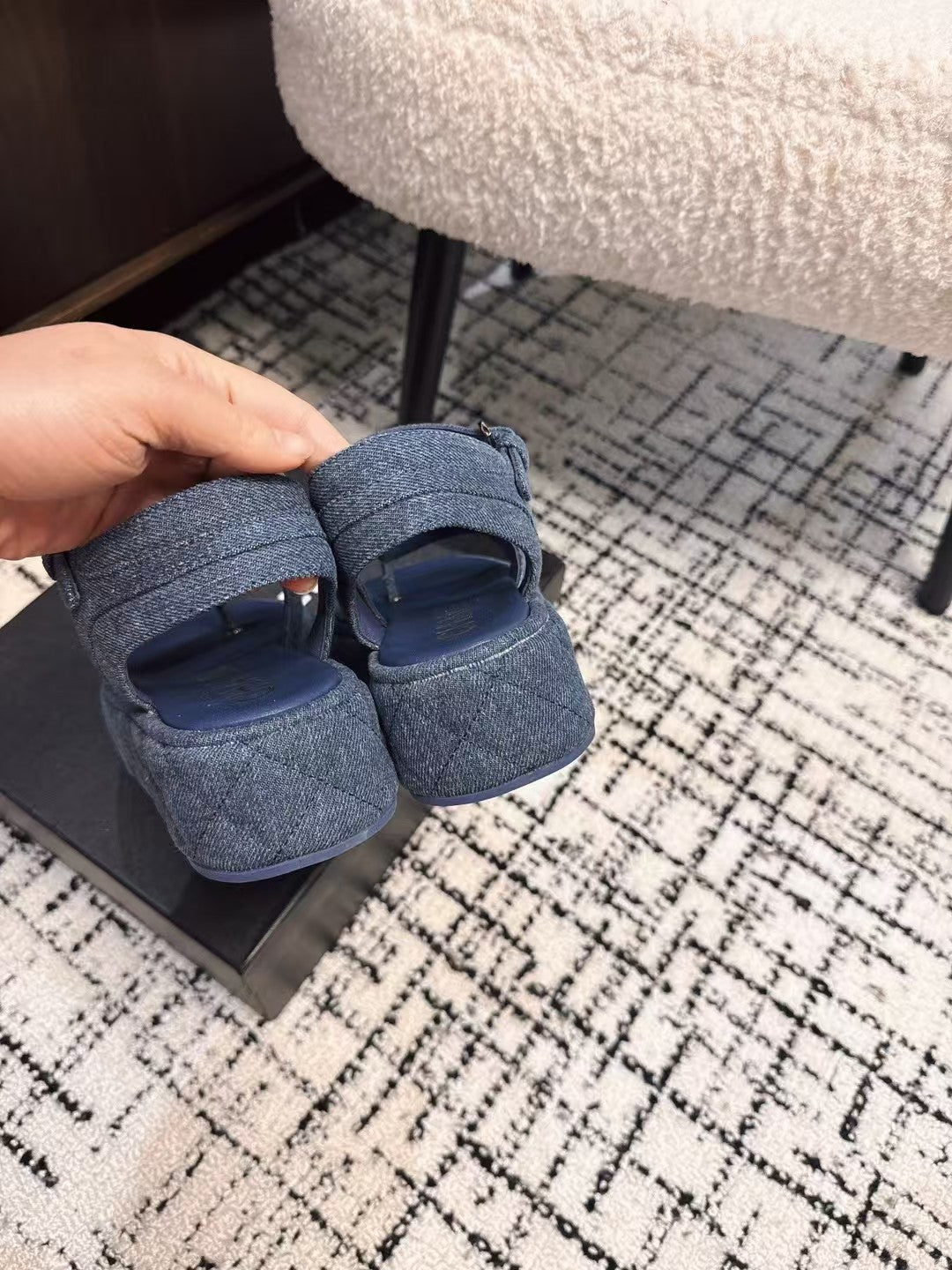 THICK-SOLED THONG SANDAL IN NAVY BLUE DENIM - 35