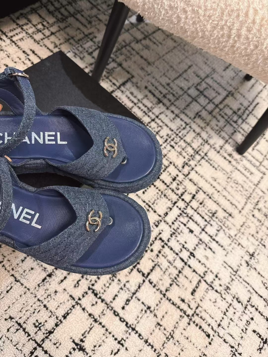 THICK-SOLED THONG SANDAL IN NAVY BLUE DENIM - 35