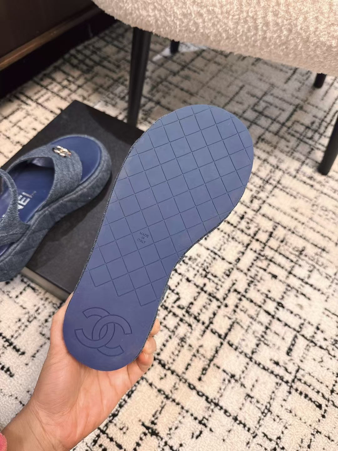 THICK-SOLED THONG SANDAL IN NAVY BLUE DENIM - 35