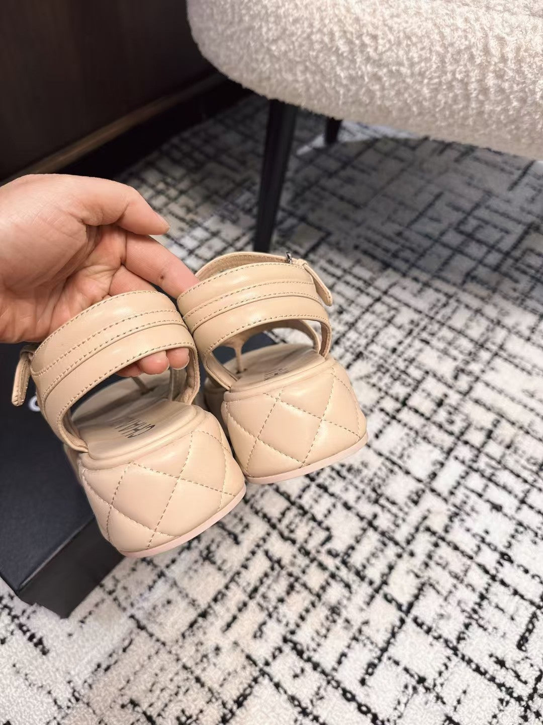 THICK-SOLED THONG SANDAL IN MACAROON BEIGE LAMBSKIN - 35