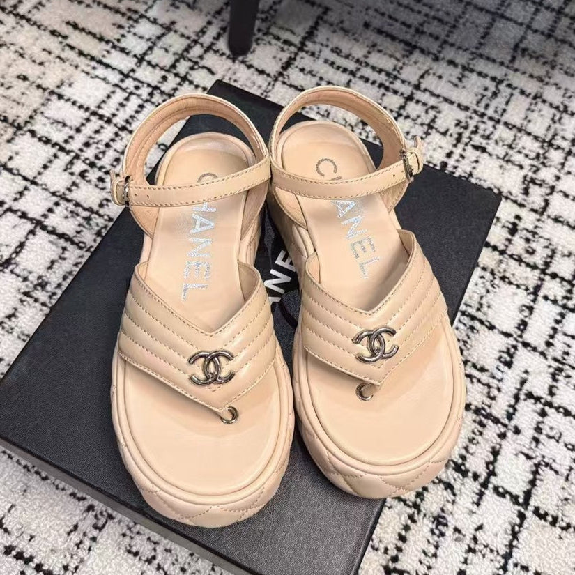 THICK-SOLED THONG SANDAL IN MACAROON BEIGE LAMBSKIN - 35