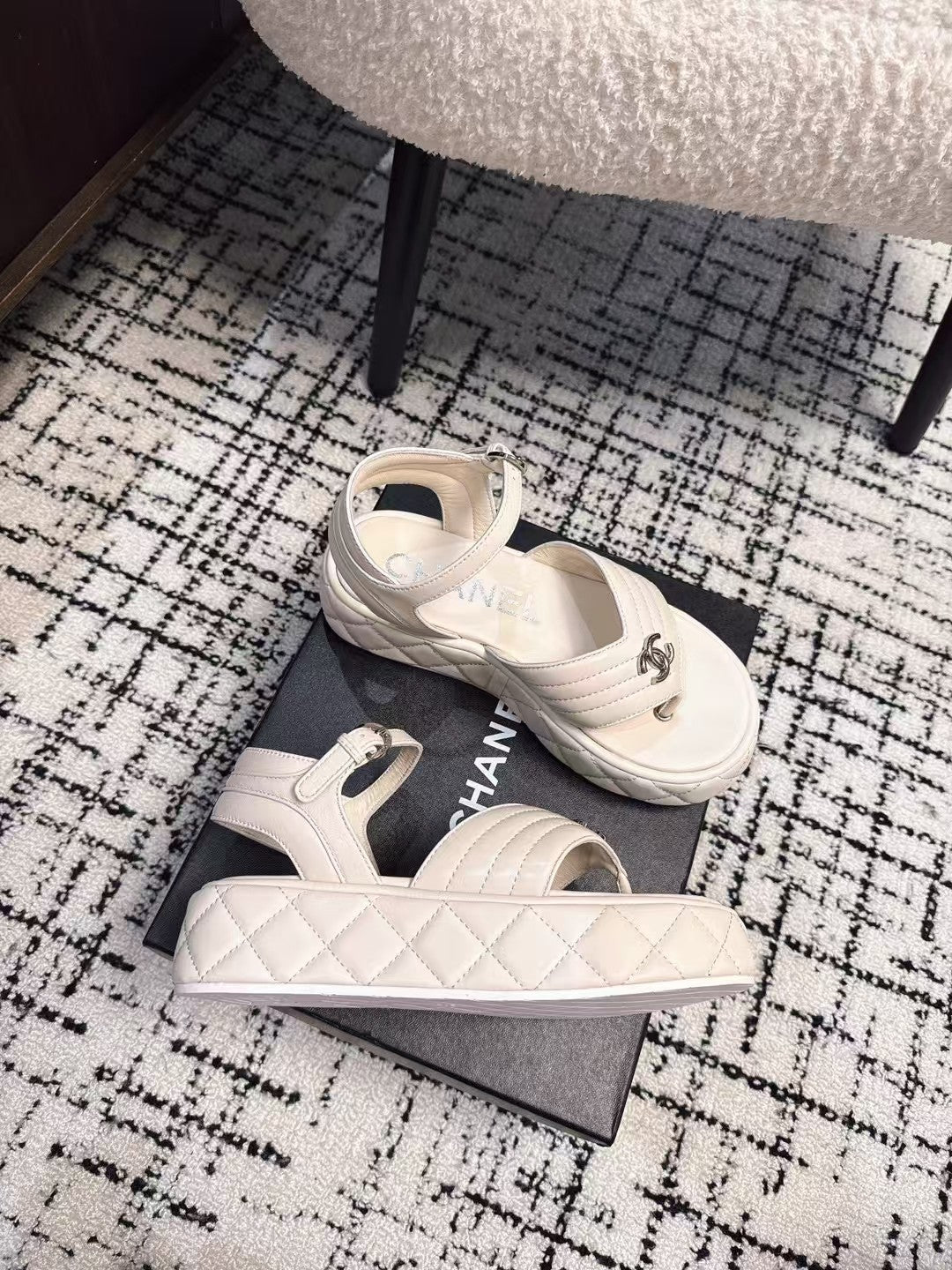 THICK-SOLED THONG SANDAL IN WHITE CREAM LAMBSKIN - 35