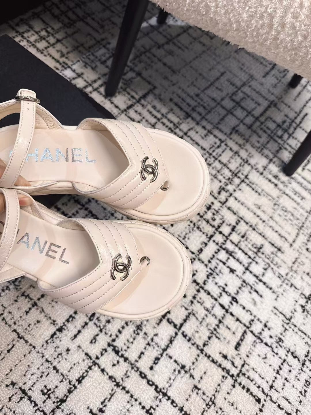 THICK-SOLED THONG SANDAL IN WHITE CREAM LAMBSKIN - 35