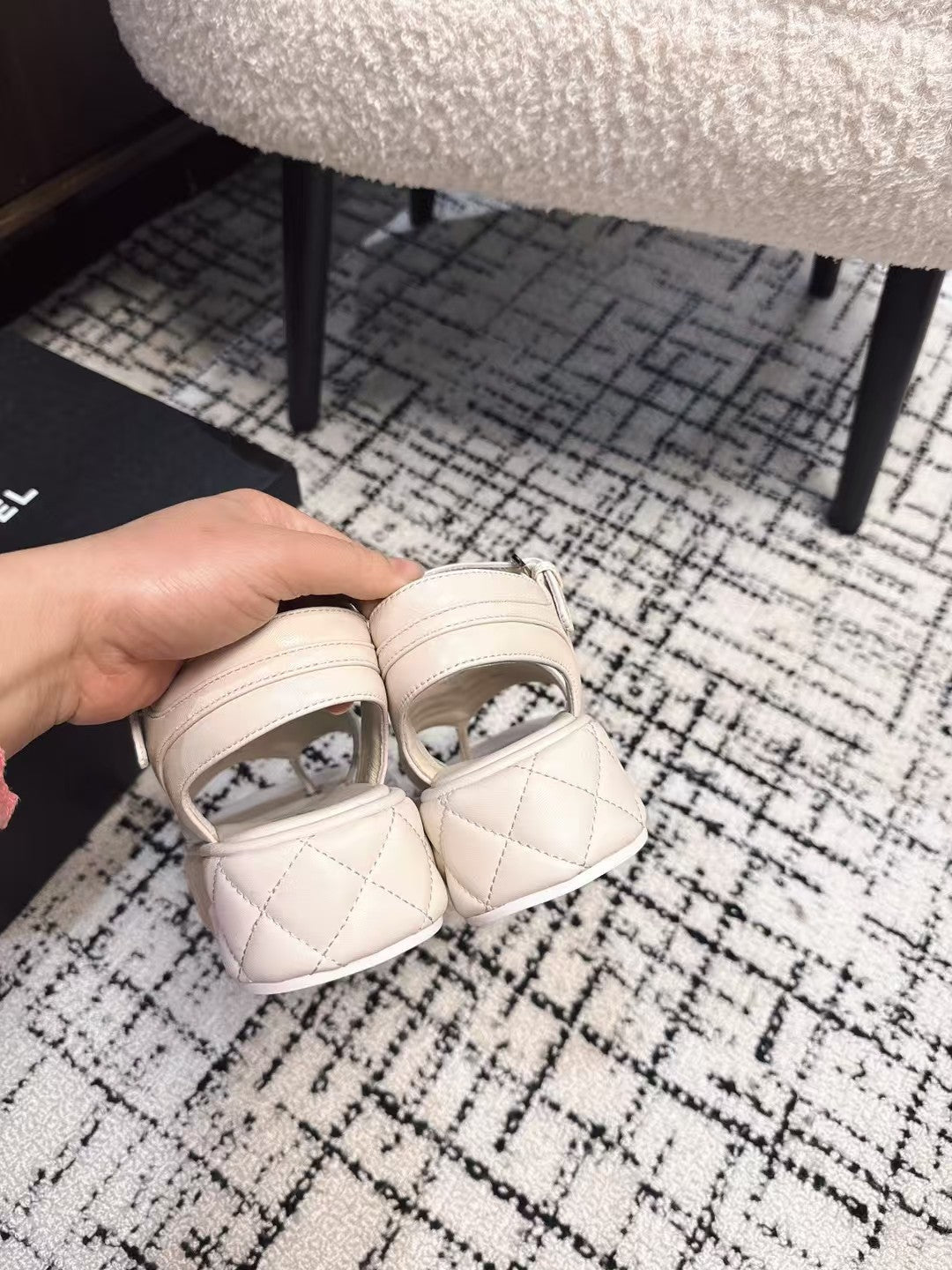 THICK-SOLED THONG SANDAL IN WHITE CREAM LAMBSKIN - 35