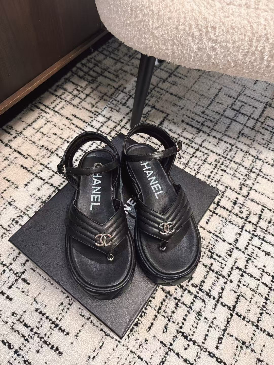 THICK-SOLED THONG SANDAL IN BLACK LAMBSKIN - 35