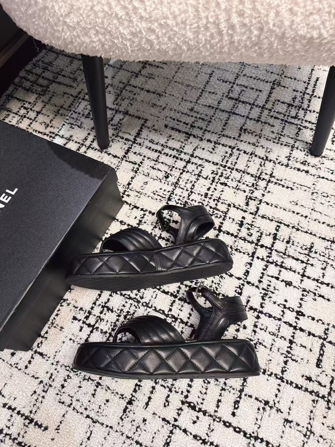 THICK-SOLED THONG SANDAL IN BLACK LAMBSKIN - 35