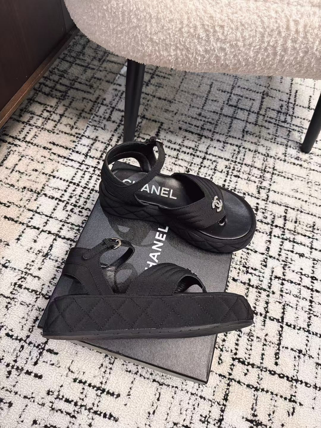 THICK-SOLED THONG SANDAL IN BLACK DENIM - 35