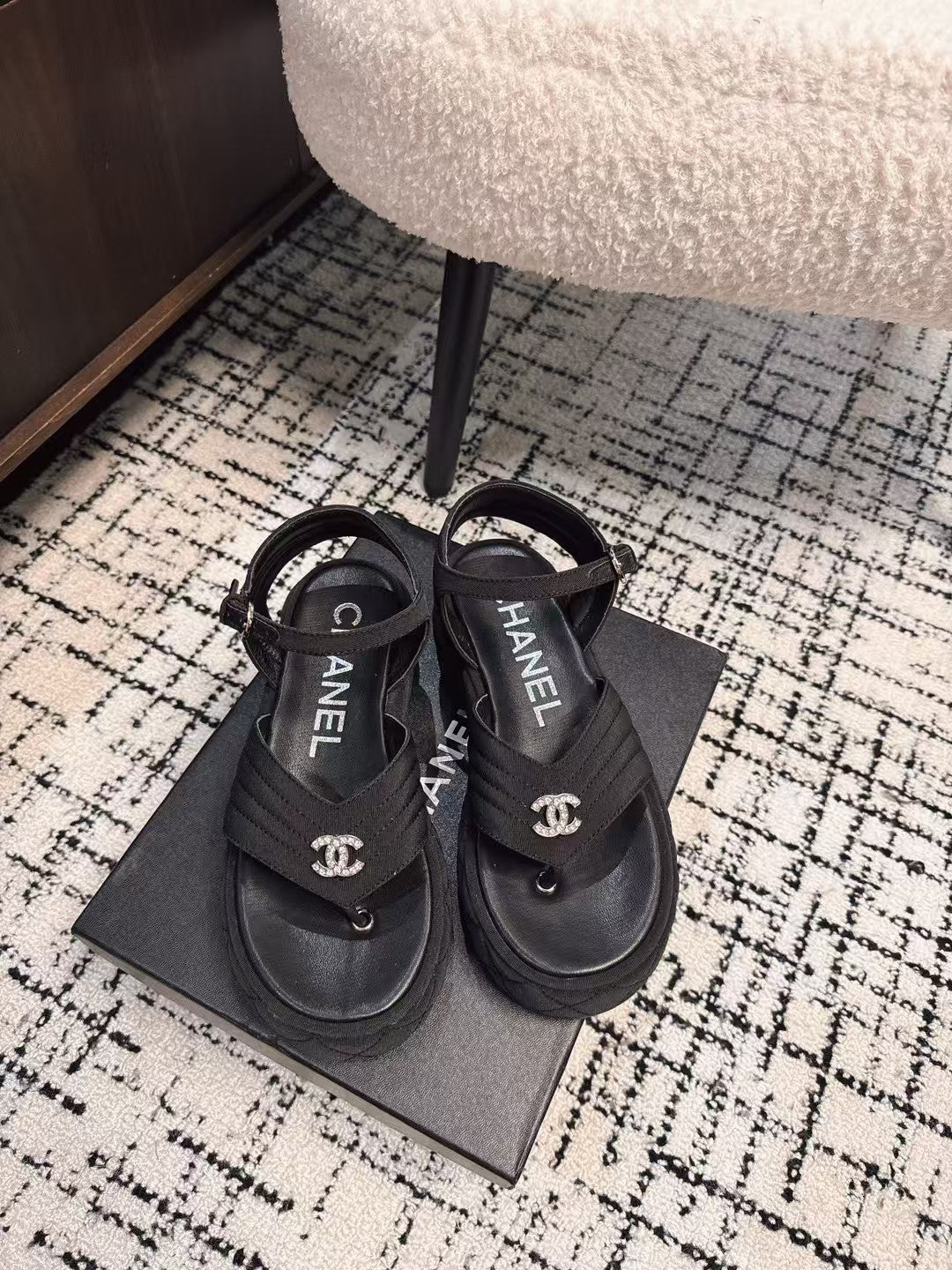 THICK-SOLED THONG SANDAL IN BLACK DENIM - 35