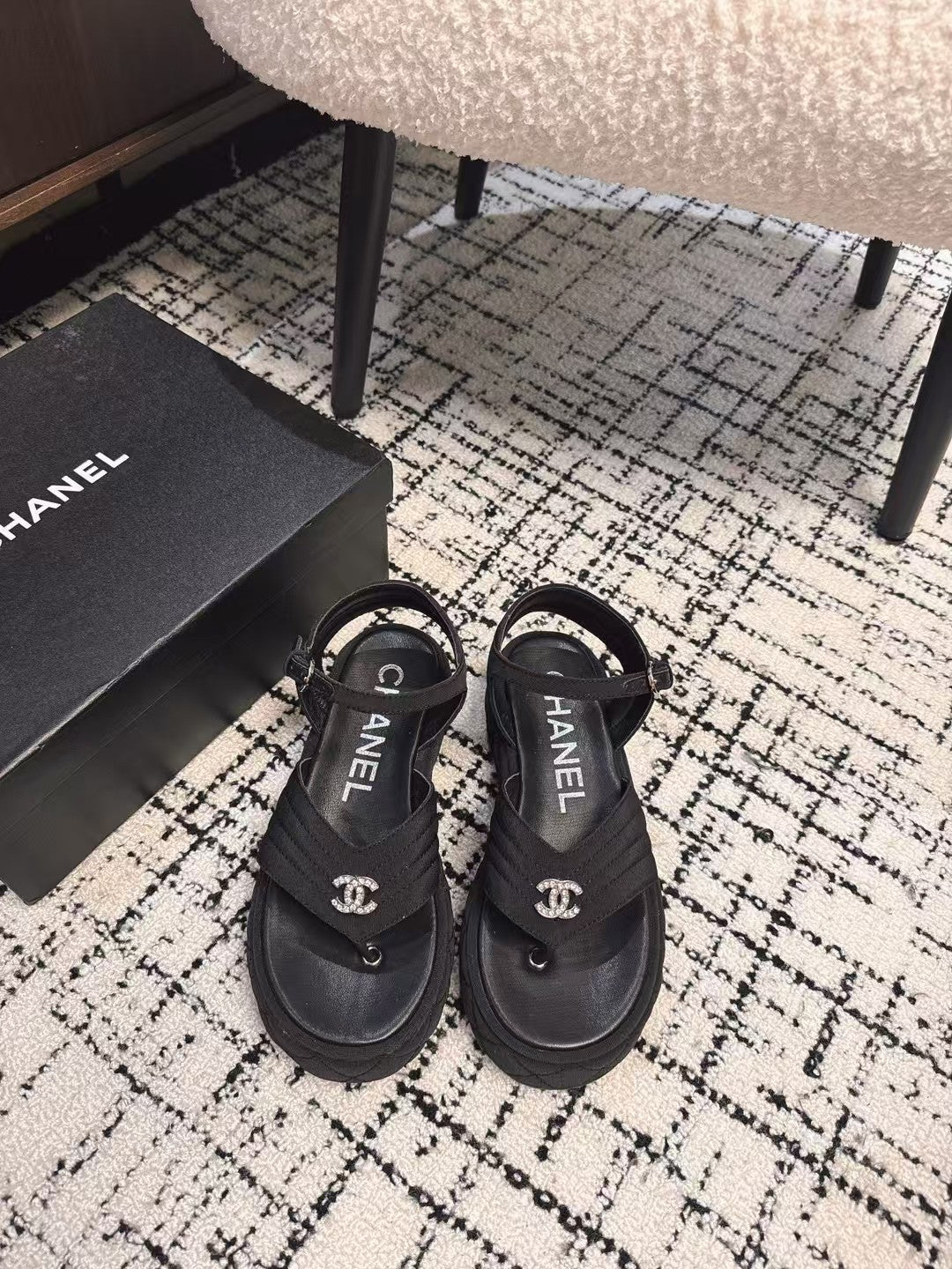 THICK-SOLED THONG SANDAL IN BLACK DENIM - 35