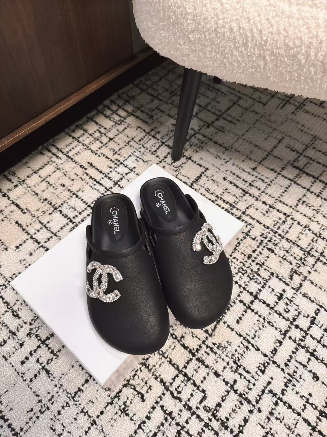 FLAT MULES IN BLACK CALFSKIN - 35