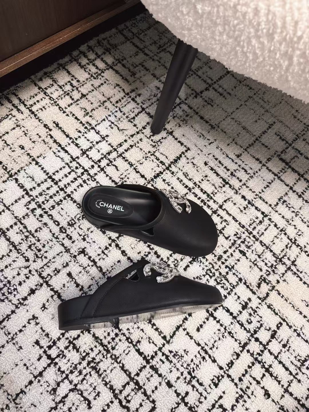 FLAT MULES IN BLACK CALFSKIN - 35