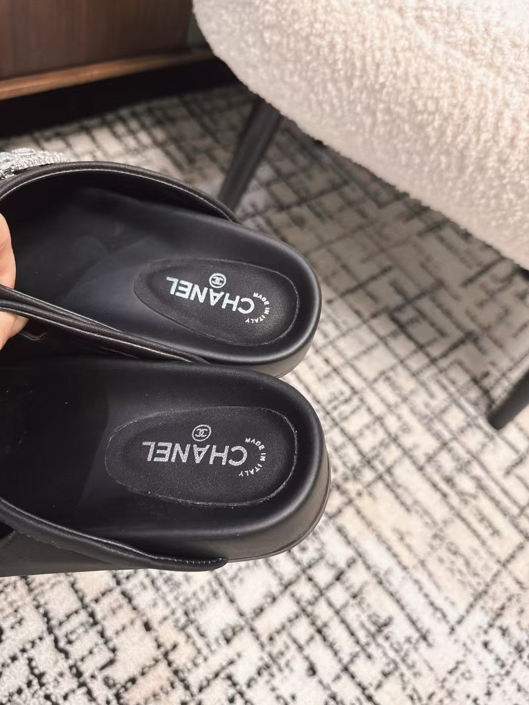 FLAT MULES IN BLACK CALFSKIN - 35