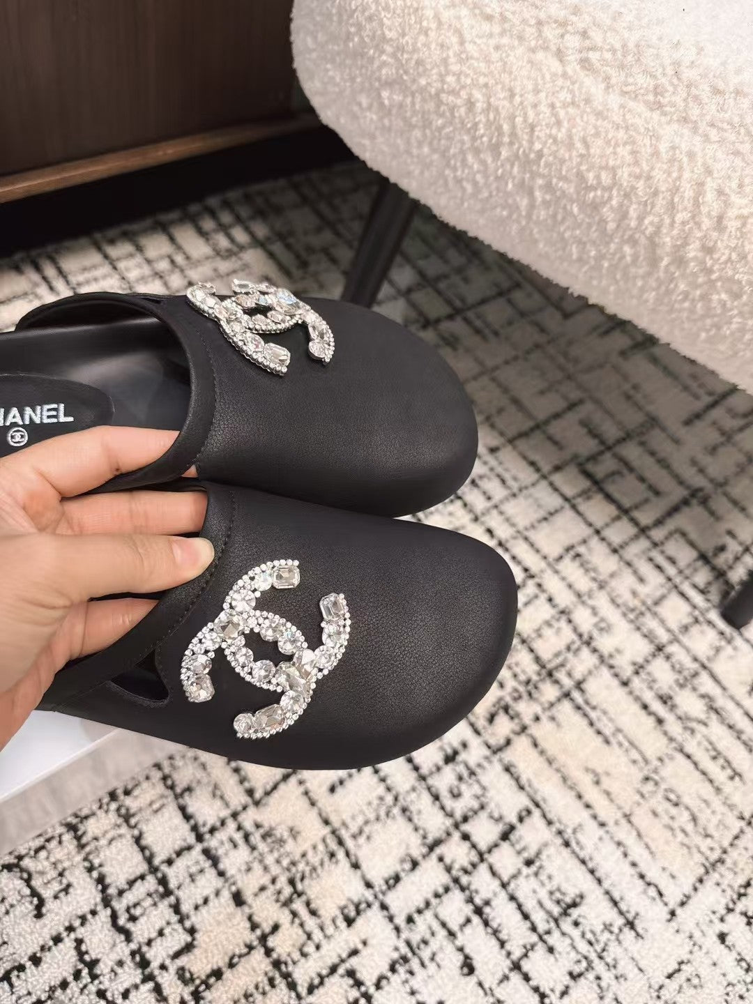 FLAT MULES IN BLACK CALFSKIN - 35