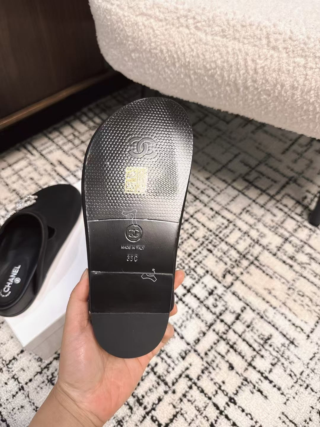 FLAT MULES IN BLACK CALFSKIN - 35