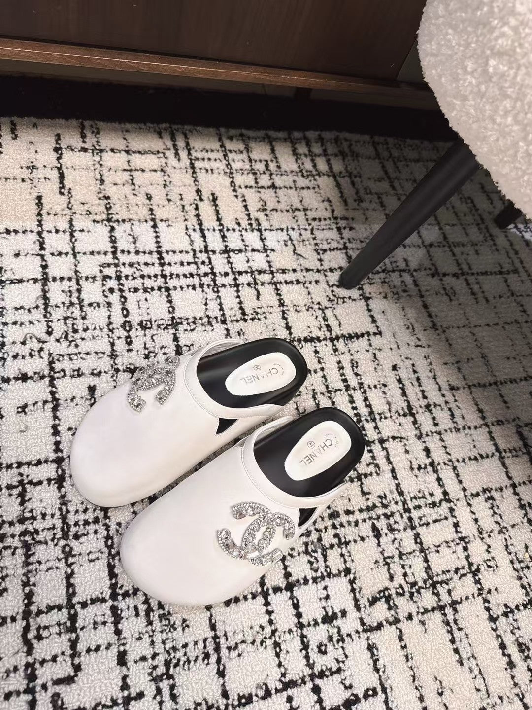 FLAT MULES IN WHITE CALFSKIN - 35