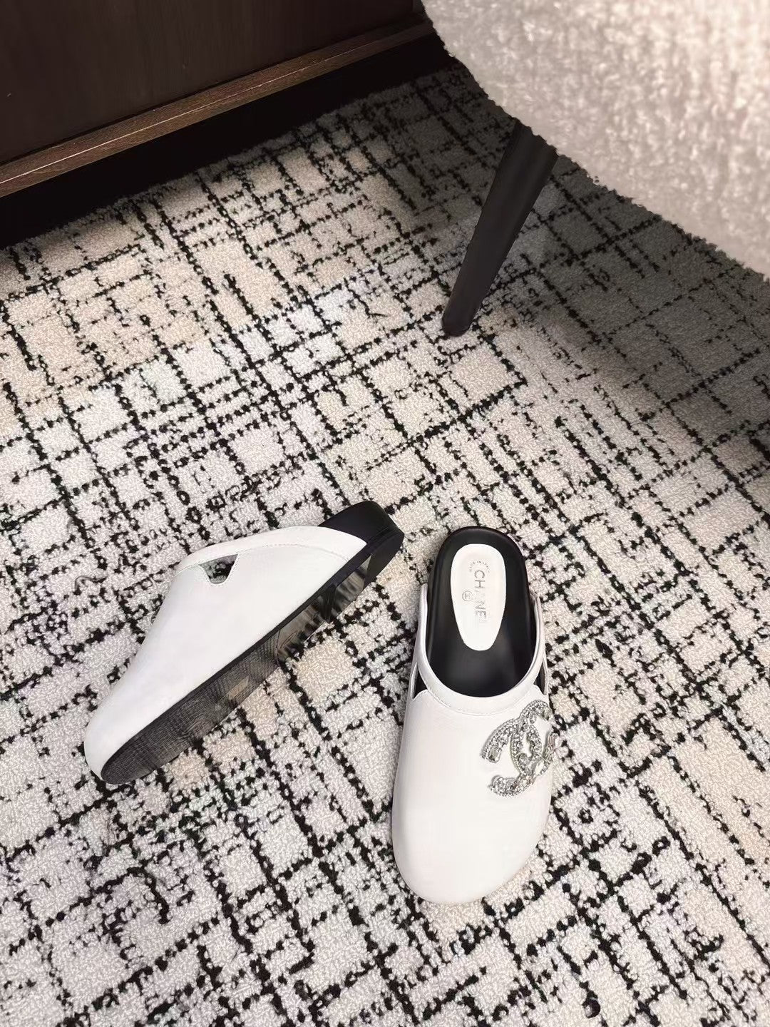 FLAT MULES IN WHITE CALFSKIN - 35