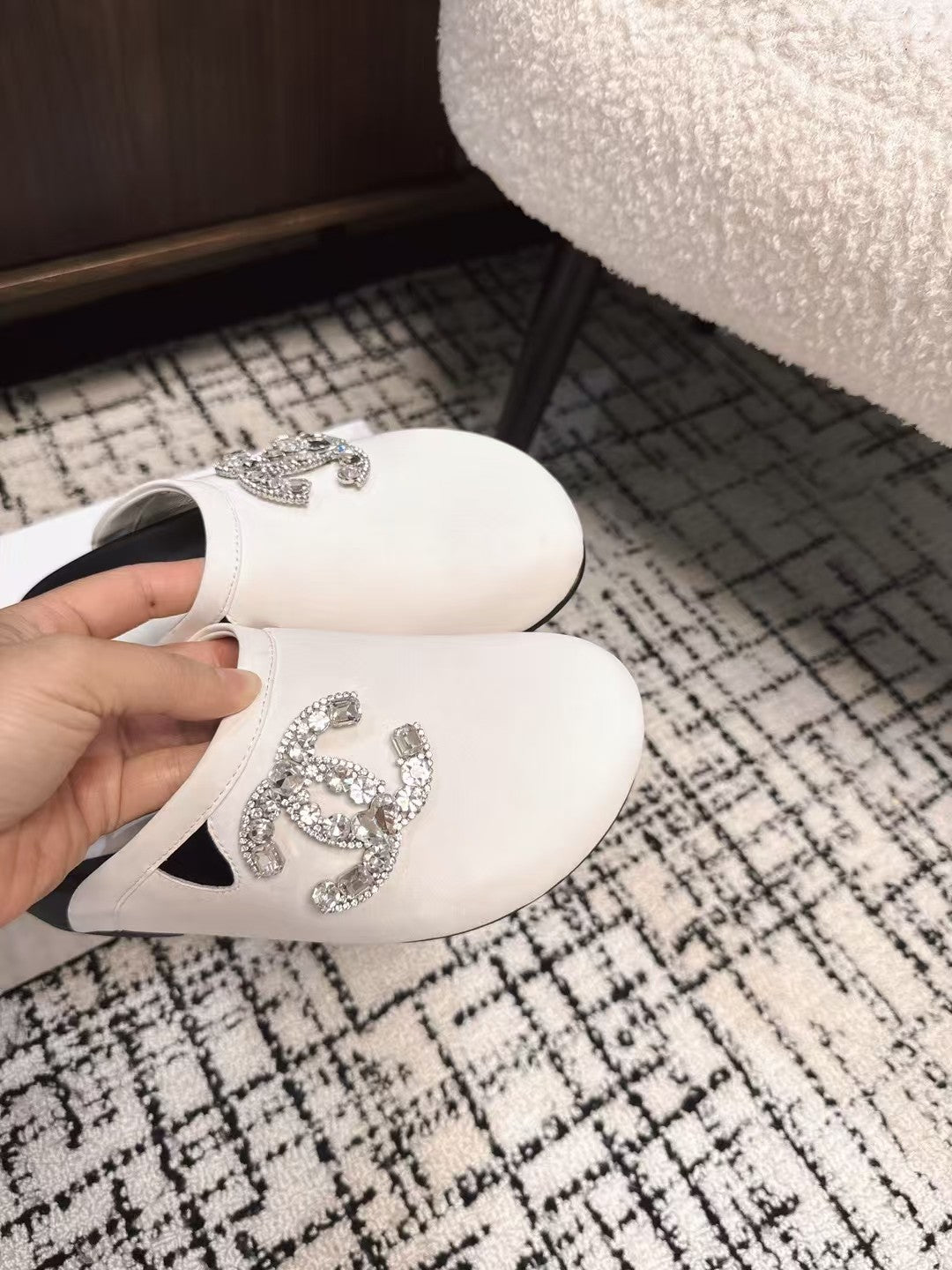 FLAT MULES IN WHITE CALFSKIN - 35
