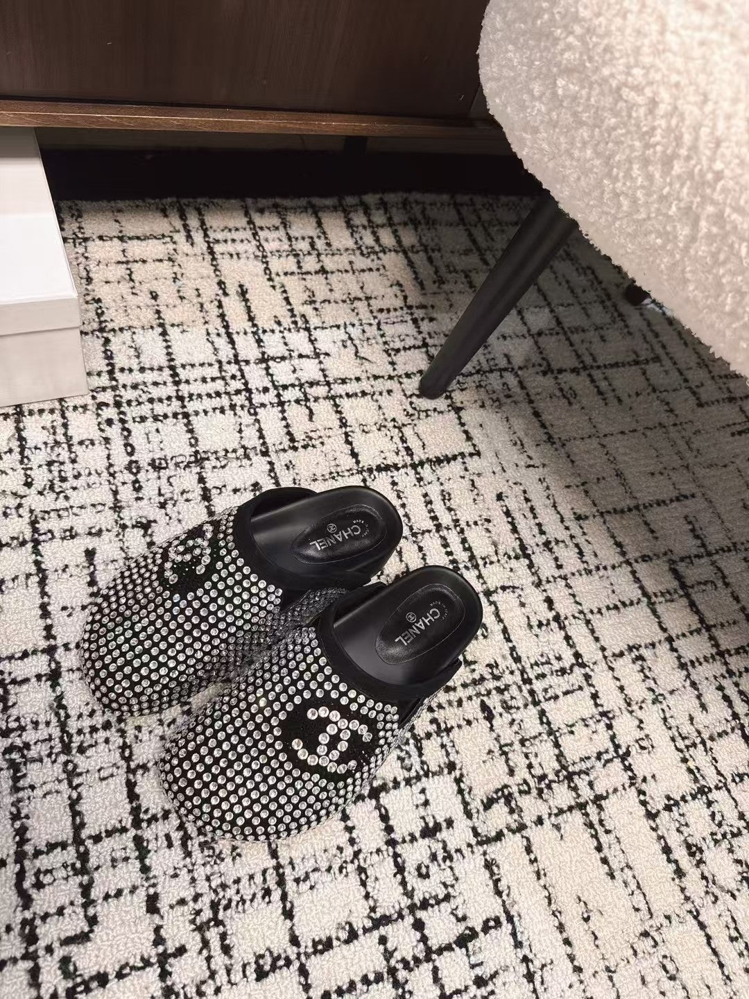FLAT MULE IN  BLACK SUEDE WITH CRYSTALS - 35