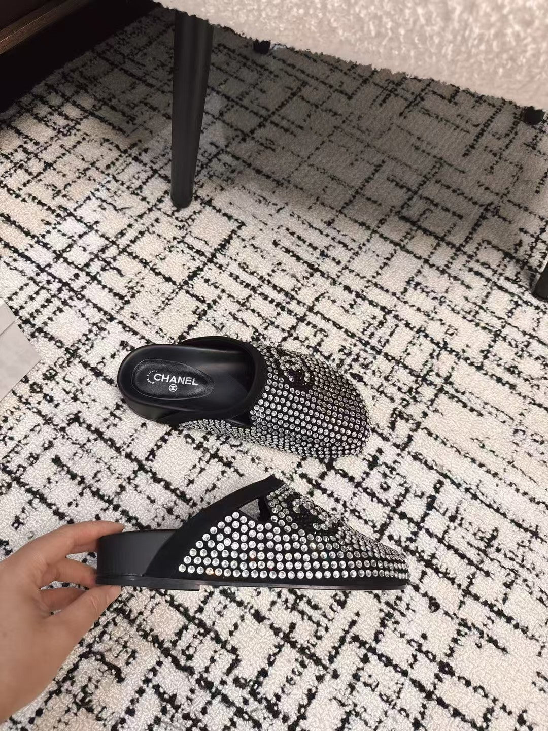 FLAT MULE IN  BLACK SUEDE WITH CRYSTALS - 35