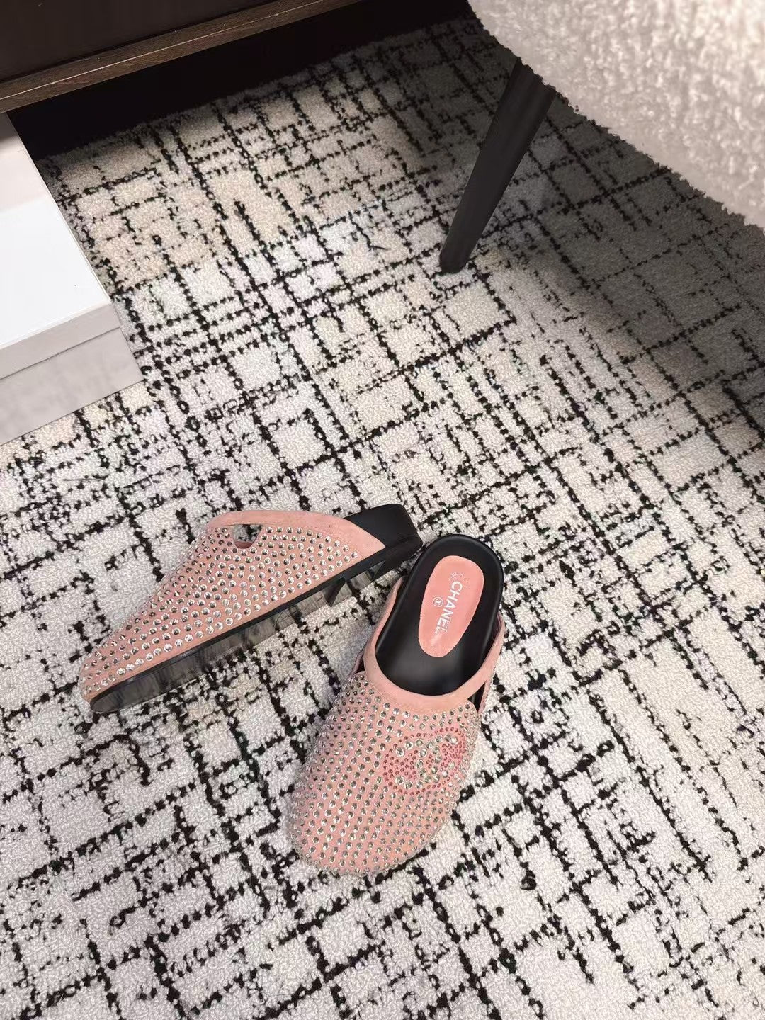 FLAT MULE IN LIGHT PINK SUEDE WITH CRYSTALS - 35