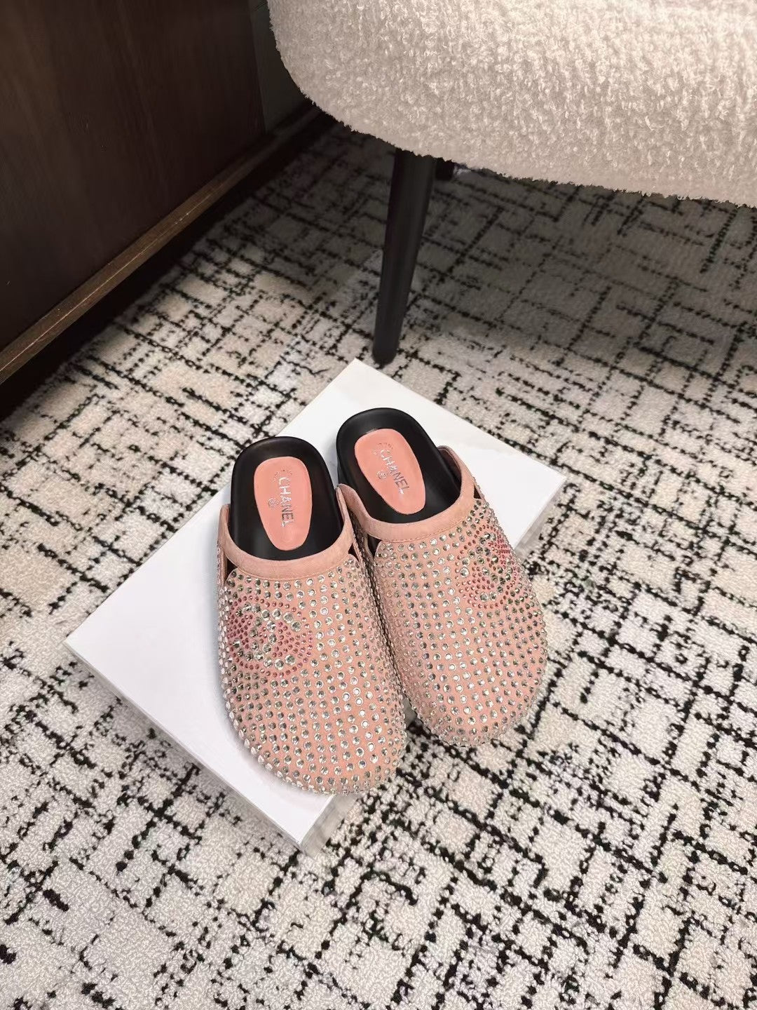 FLAT MULE IN LIGHT PINK SUEDE WITH CRYSTALS - 35