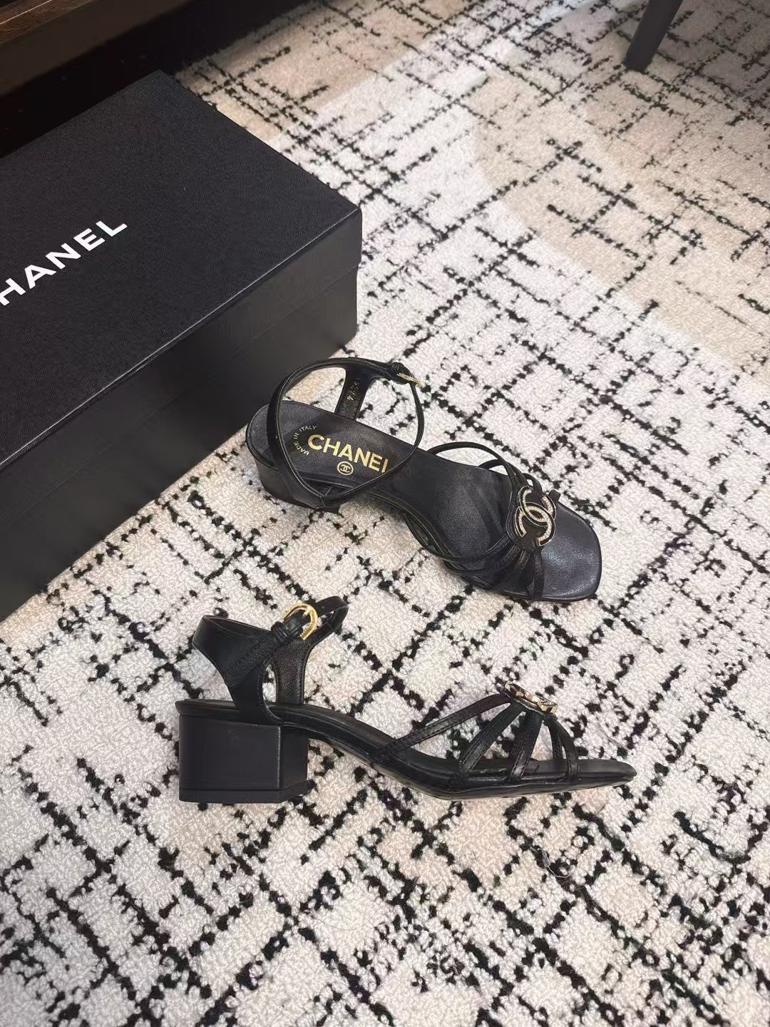 MID HEEL SANDALS IN BLACK LAMBSKIN - 35
