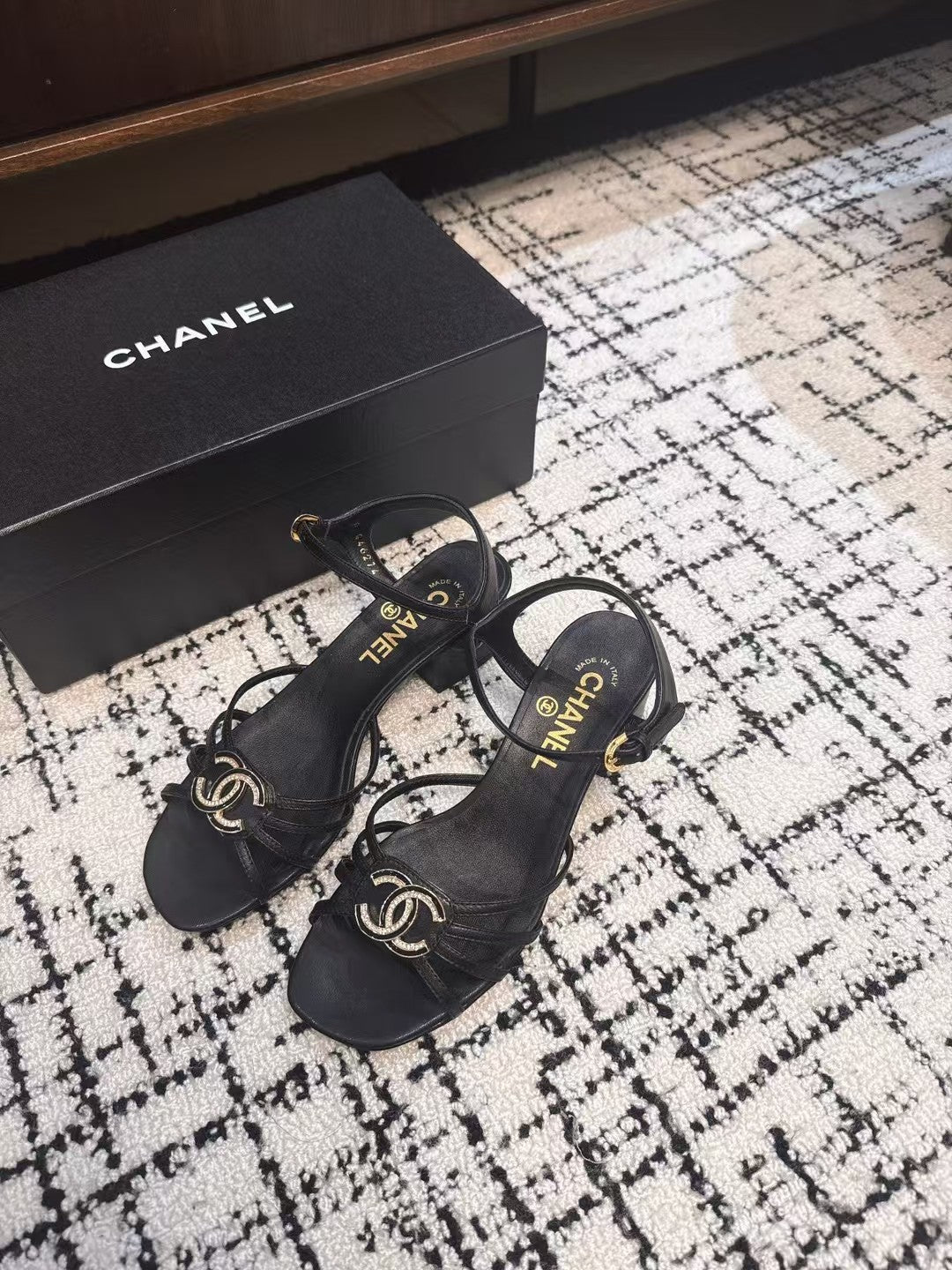 MID HEEL SANDALS IN BLACK LAMBSKIN - 35