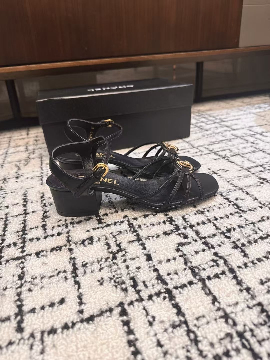 MID HEEL SANDALS IN BLACK LAMBSKIN - 35