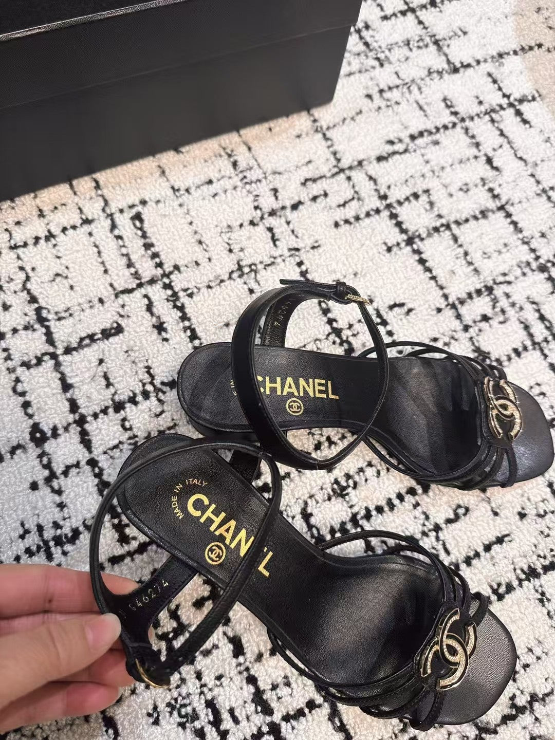 MID HEEL SANDALS IN BLACK LAMBSKIN - 35
