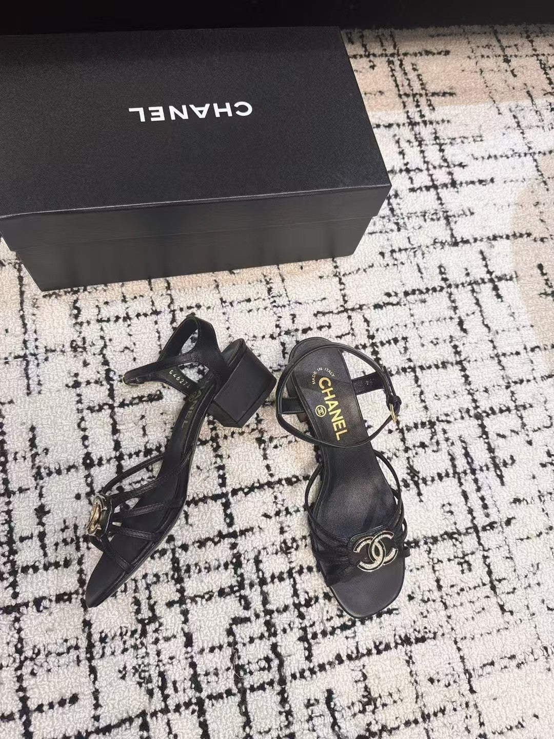 MID HEEL SANDALS IN BLACK LAMBSKIN - 35