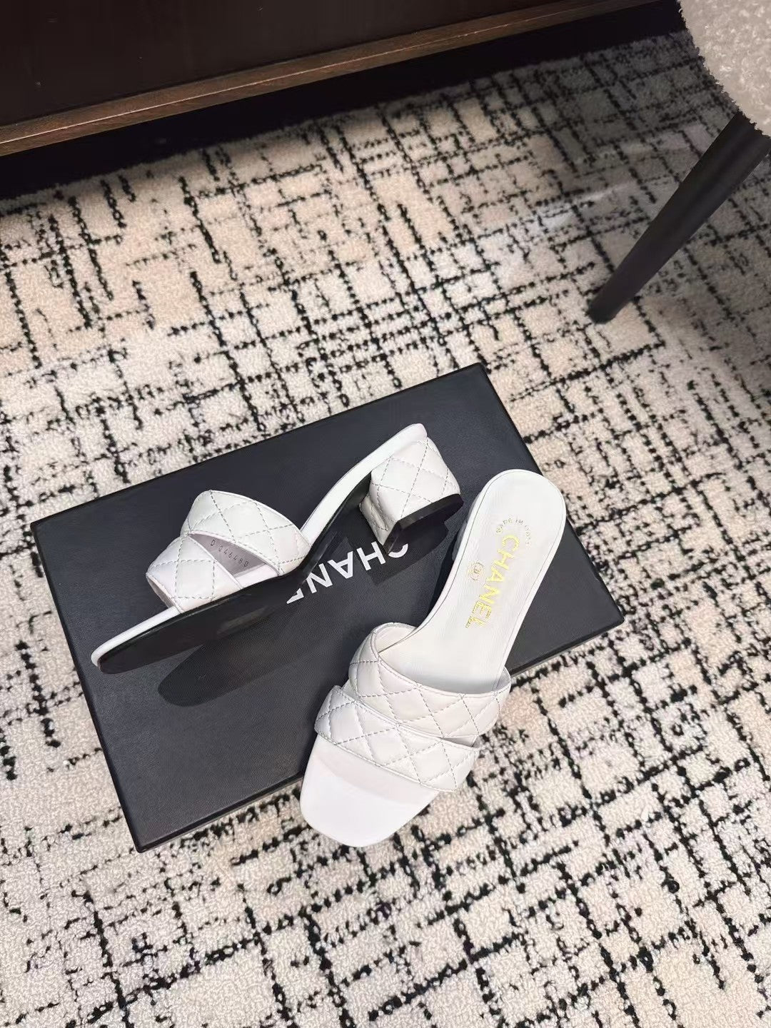 MID HEEL MULES IN WHITE SHEEPSKIN - 35