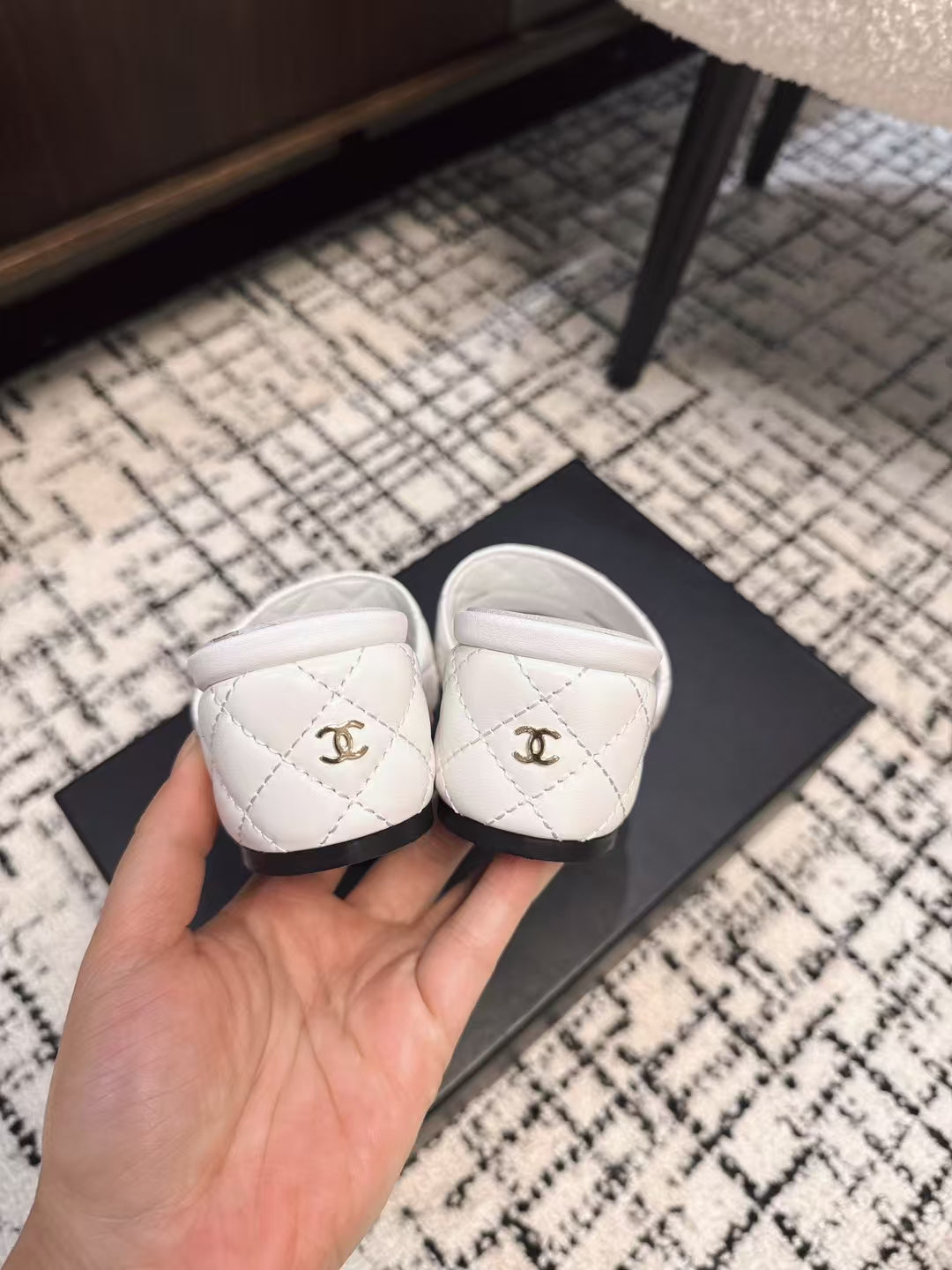 MID HEEL MULES IN WHITE SHEEPSKIN - 35