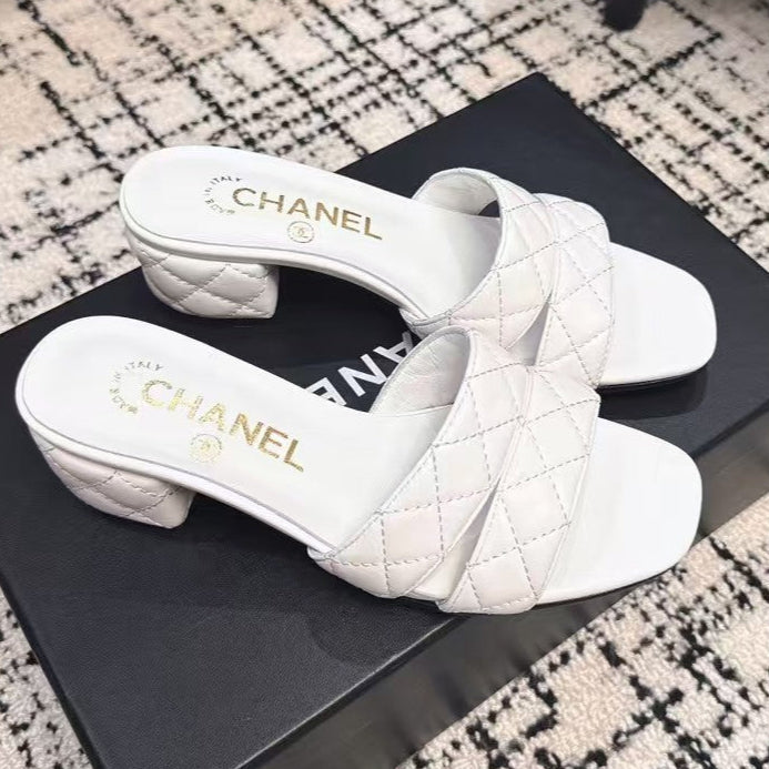 MID HEEL MULES IN WHITE SHEEPSKIN - 35