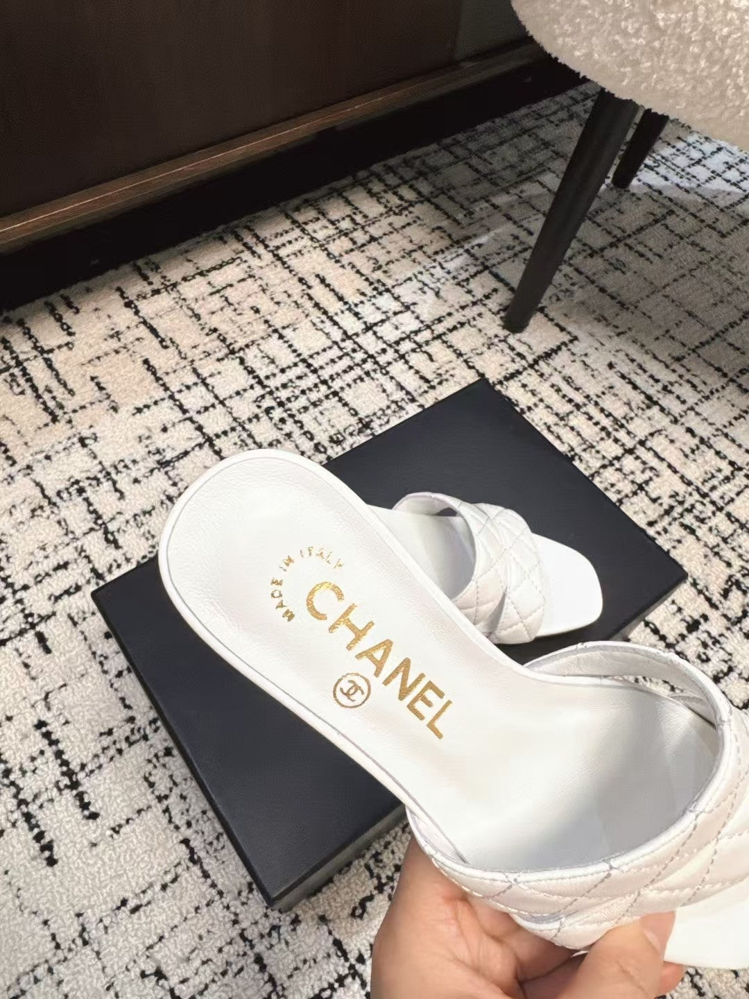 MID HEEL MULES IN WHITE SHEEPSKIN - 35