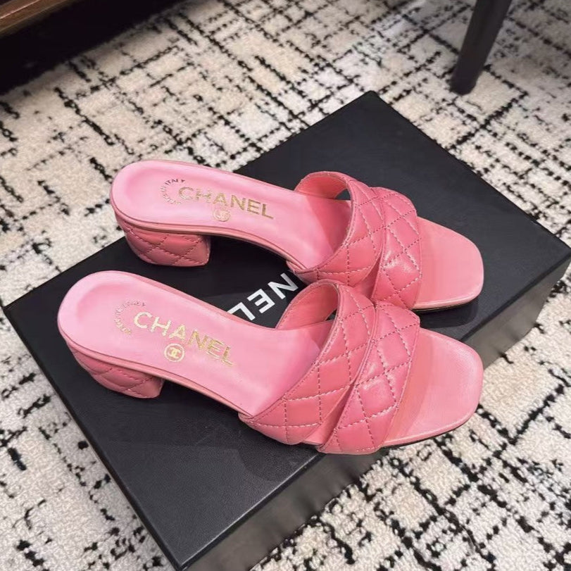 MID HEEL MULES IN BRIGHT PINK SHEEPSKIN - 35