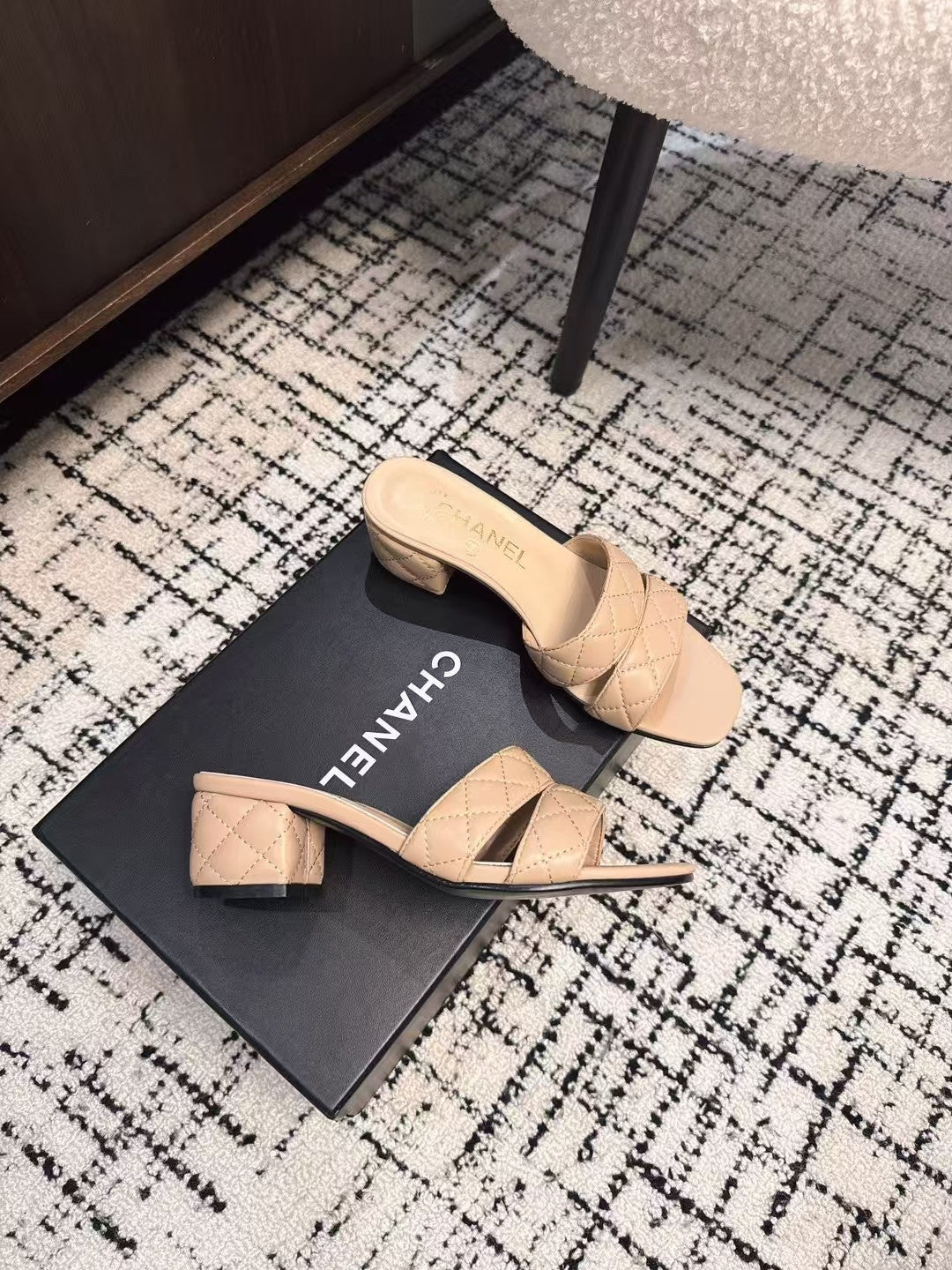 MID HEEL MULES IN MACAROON BEIGE SHEEPSKIN - 35