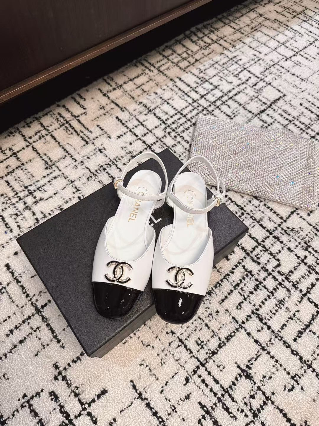 FLAT SLINGBACKS IN WHITE MIX BLACK CALFSKIN - 35