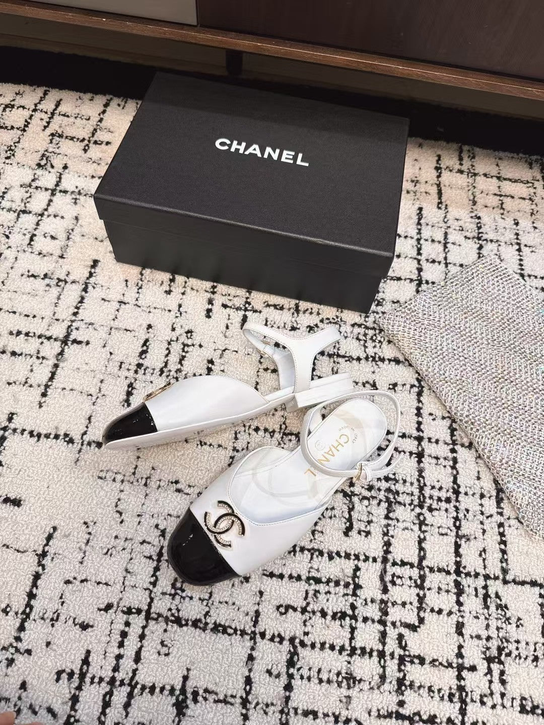 FLAT SLINGBACKS IN WHITE MIX BLACK CALFSKIN - 35