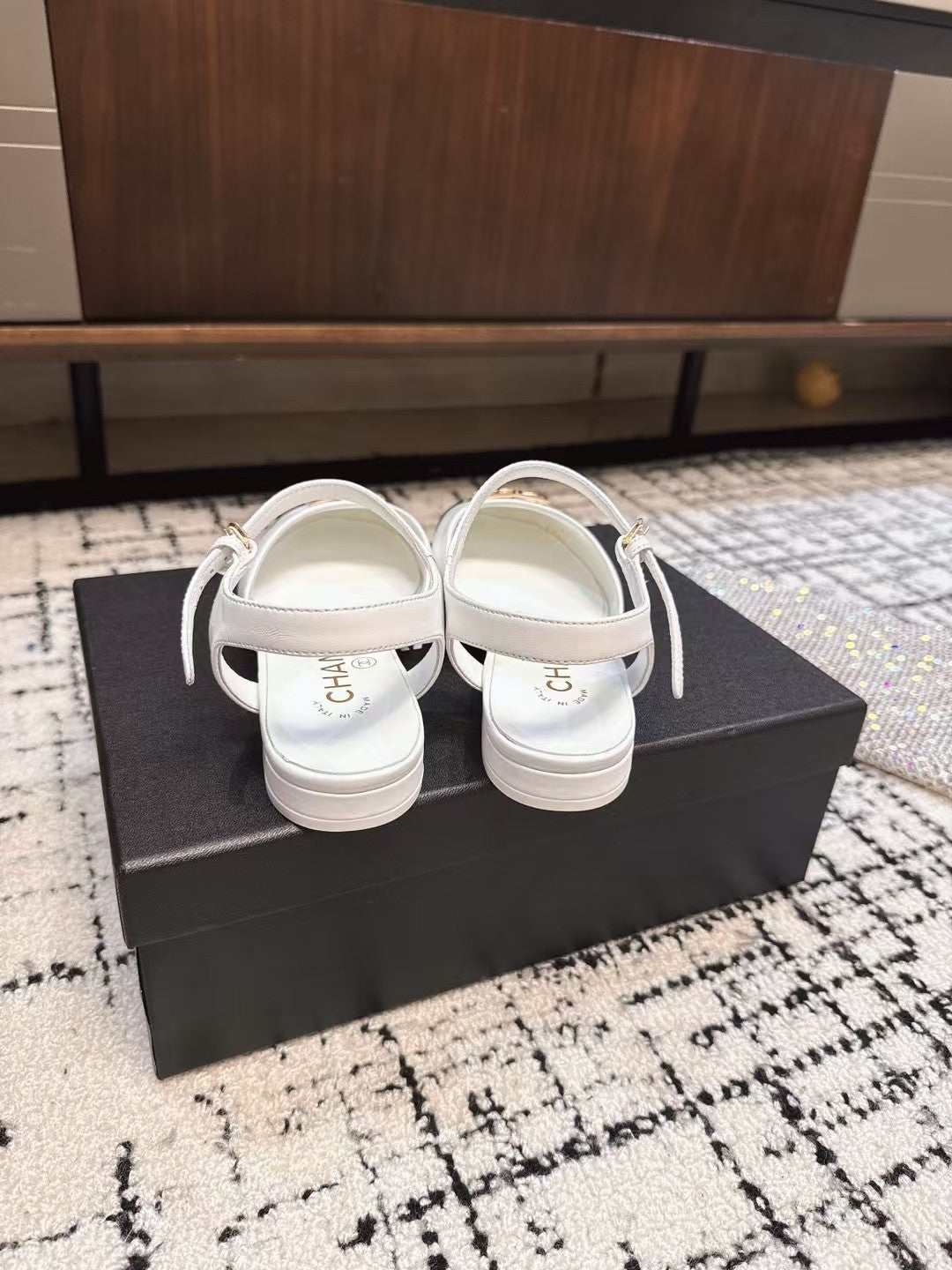 FLAT SLINGBACKS IN WHITE MIX BLACK CALFSKIN - 35