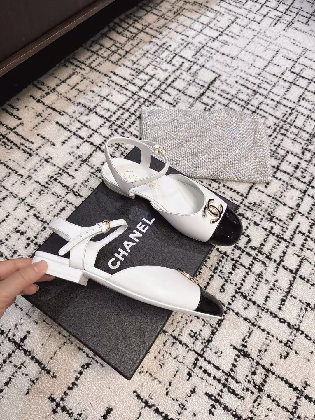 FLAT SLINGBACKS IN WHITE MIX BLACK CALFSKIN - 35