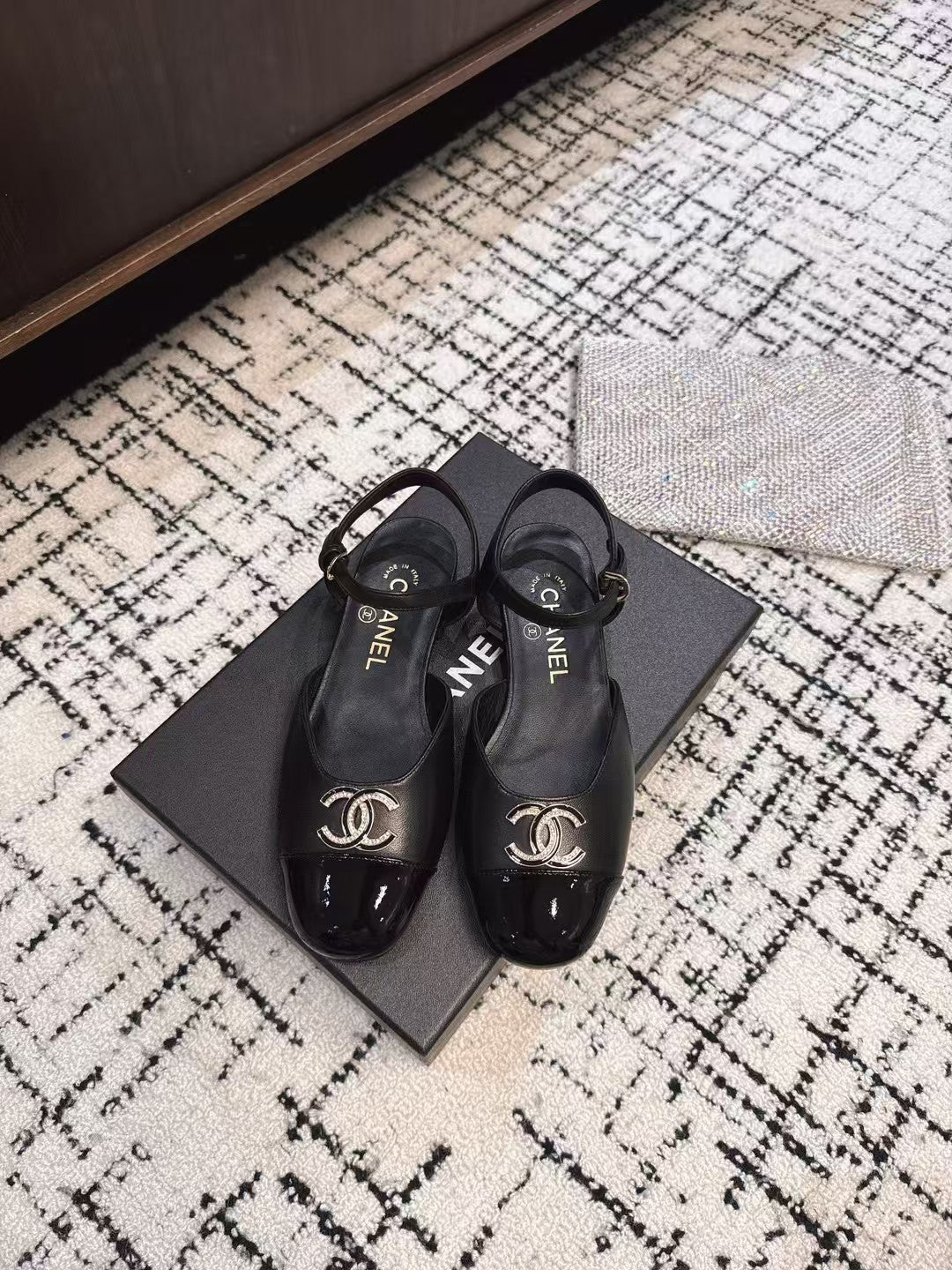 FLAT SLINGBACKS IN BLACK CALFSKIN - 35